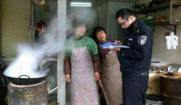 餐廳特殊的“顧客” 餐廳特殊的“顧客”